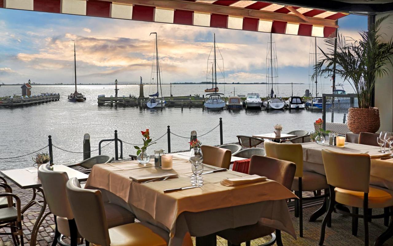 Hotel Cafe Restaurant Van Den Hogen Volendam Exterior photo