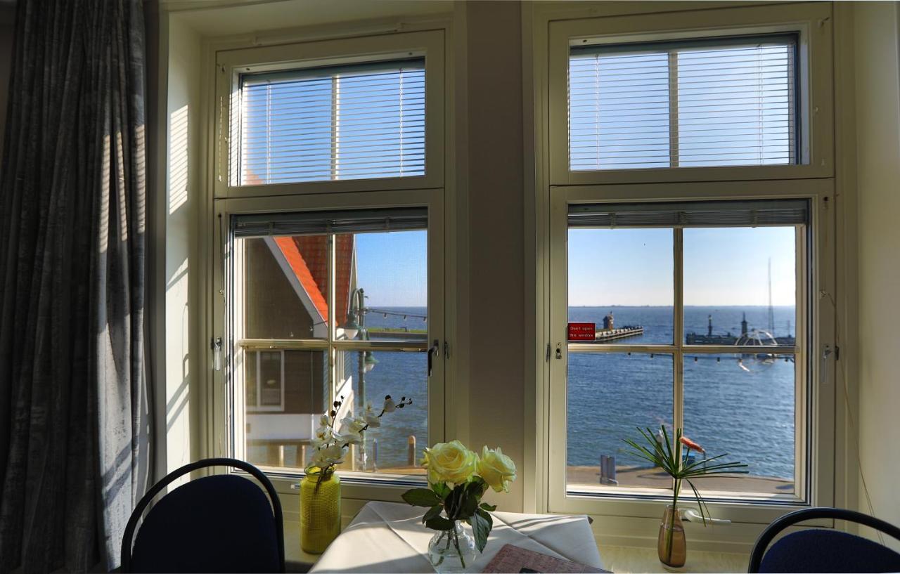 Hotel Cafe Restaurant Van Den Hogen Volendam Exterior photo